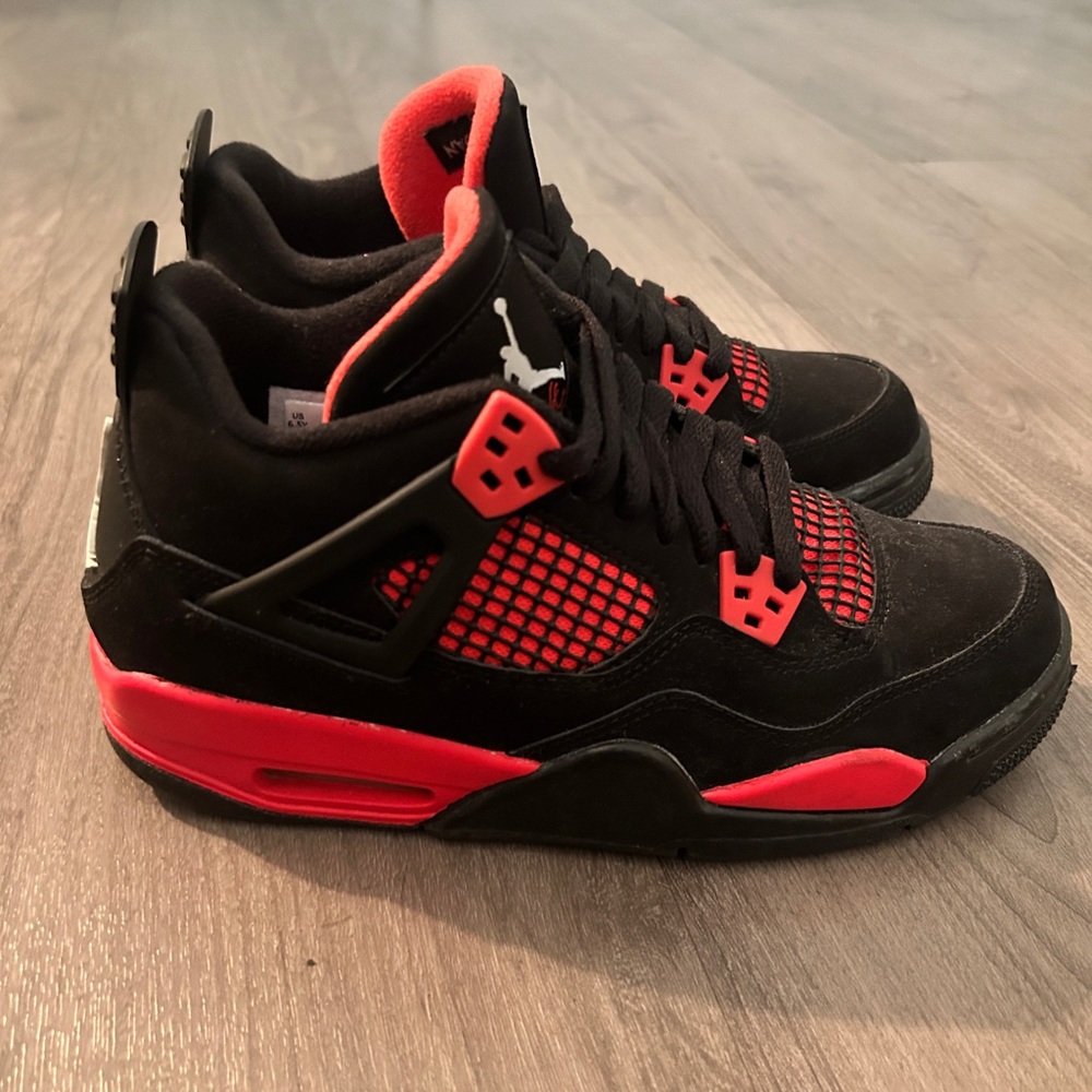 Air Jordan 4 Retro 'Red Thunder' ❤️